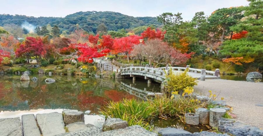 Kyoto: Private 2.5 Hour Historical Walking Tour - Start at Yasaka Shrine’s red gate in Gion