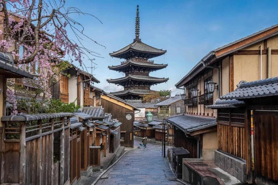 Kyoto: Private Highlights Tour with Guide and Luxury Vehicle - Price and value: what $383 per group really buys