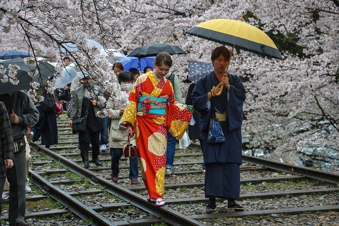 Kyoto Private & Personalized Half-Day Walking Tour with a Local - Yasaka Shrine: A 1,350-Year Anchor for Festival Memories