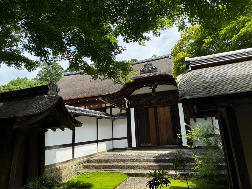 Kyoto: Ryōan-ji, Greatest Zen Garden Guided Tour in 90 Min. - The viewpoint stop: where perspective does the talking