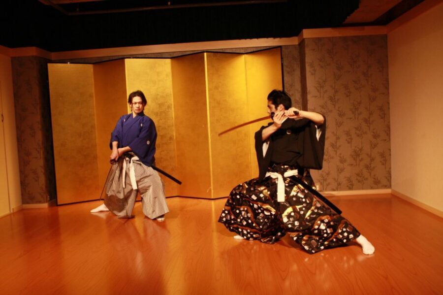 Kyoto: Samurai Kenbu Traditional Sword Dancing Show - Entering Samurai Kenbu Theater and getting your bearings fast