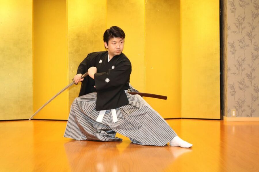 Kyoto: Samurai Kenbu Traditional Sword Dancing Show - Traditional tales on stage, narrated in English