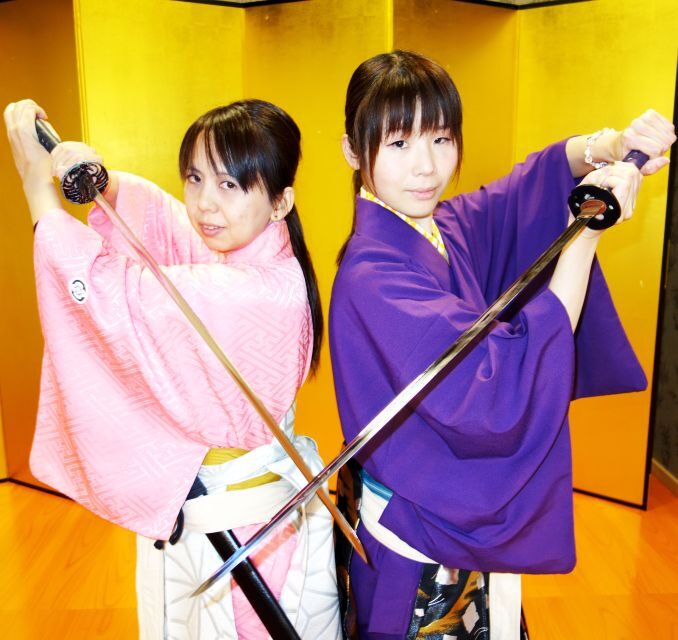 Kyoto: Samurai Sword Class by Experts in Traditional Arts - The rhythm of the class: from a 4-minute film to real practice