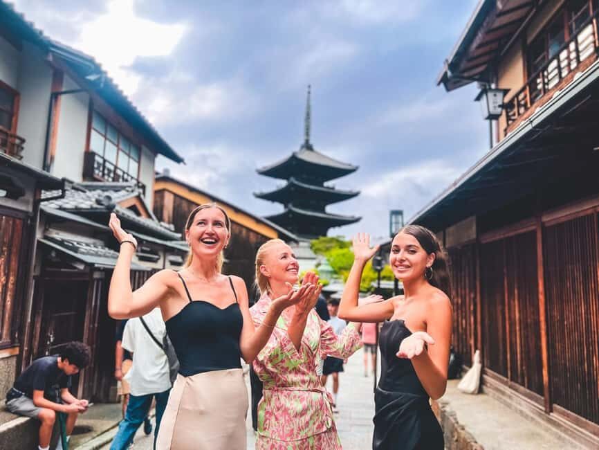 Kyoto: Secrets of Gion – Geisha Culture Walking Tour - Gion’s geisha streets start at Yasaka Shrine