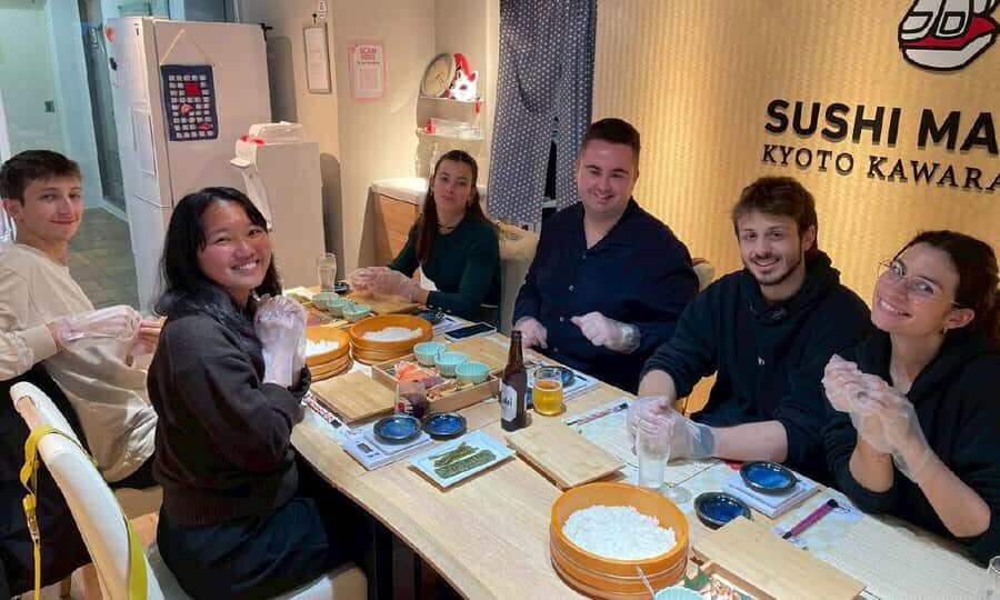 Kyoto: Sushi Making Experience in Kawaramachi - Location that works: meeting near Kyoto Kawaramachi Station