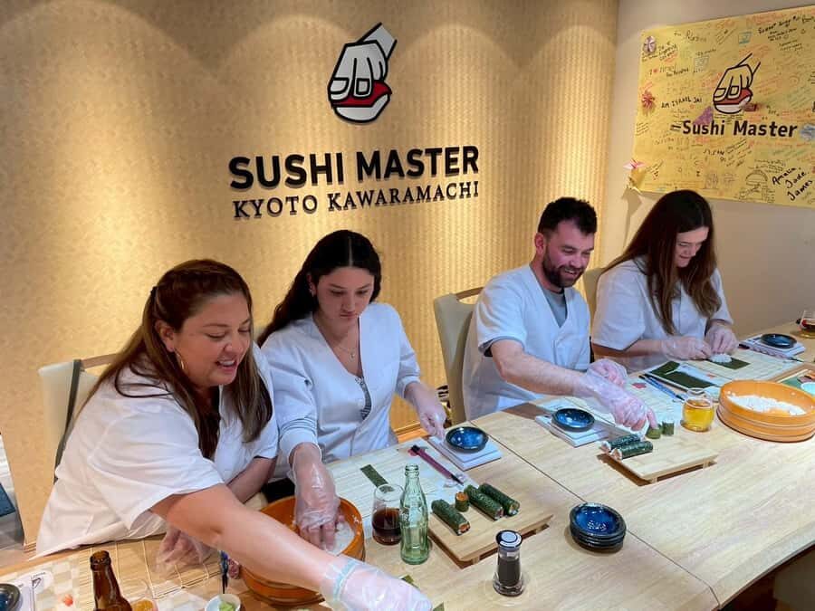 Kyoto: Sushi Making Experience in Kawaramachi - What you actually make: Nigiri and gunkan-maki vs temari sushi