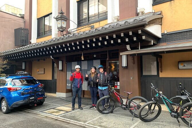 Kyoto & Uji: Full Day Sightseeing Tour from Osaka or Kyoto - Yasaka Koshindo: the quick colorful stop with character