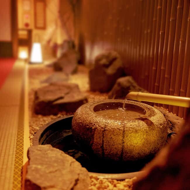 Kyoto: Wazuma Magic Show & Tea Ceremony - Finding the discreet Wazuma tea room in Gion