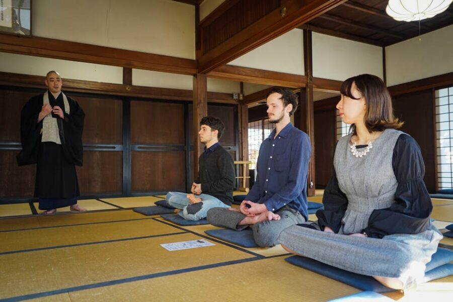 Kyoto: Zen Meditation and Garden Tour at a Temple with Lunch - Tofukuji Temple highlights: San-mon gate, dragon ceilings, and an odd-but-fascinating toilet