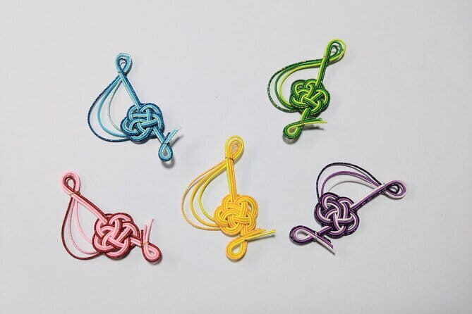 Let's make Japanese accessories with Mizuhiki - The Guide Factor: Patient Tutoring That Keeps Beginners Moving