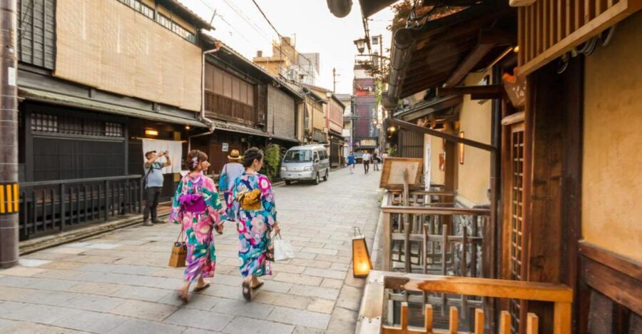 Night Walk in Gion: Kyoto's Geisha District - Key highlights worth planning for
