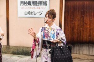 Night Walk in Gion: Kyoto's Geisha District - Meeting point: Izutsu Yatsuhashi area and why it helps you get oriented
