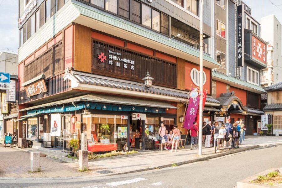 Night Walk in Gion: Kyoto's Geisha District - Memoirs of a Geisha moments: why it’s more than movie scenery