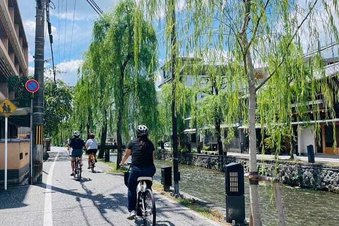 Pedal Adventure Kyoto's iconic landmarks on an e-bike tour - Riding into Gion on an e-bike (and why that start matters)