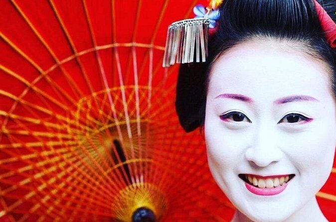 Private Dinner with Maiko and Geiko in Kyoto - Beyond the dance: games, chatting, and cultural lessons