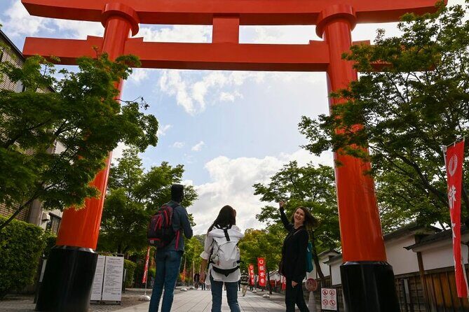 Private Kyoto Tour with a Local, Highlights & Hidden Gems, Personalised - Yasaka Shrine and Maruyama Park: a calmer rhythm
