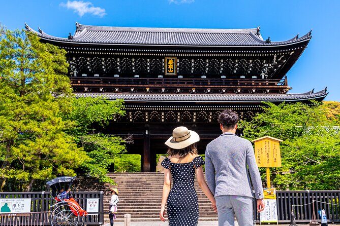 Private Photoshoot Experience in Kyoto ( Gion ) - Crowds, Weather, and How to Keep Your Shoot Going