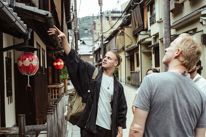 Private Walking Tour in Gion and Higashiyama - Key things you’ll notice on this Gion and Higashiyama walk