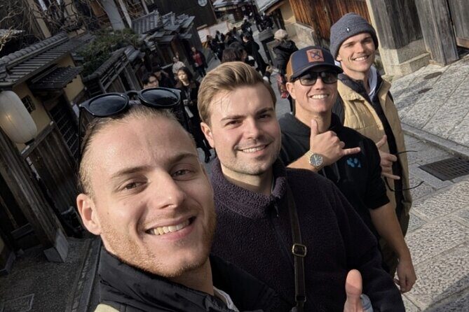 Private Walking Tour in Gion and Higashiyama - Maruyama Park: seasonal views tied to Kyoto’s calendar