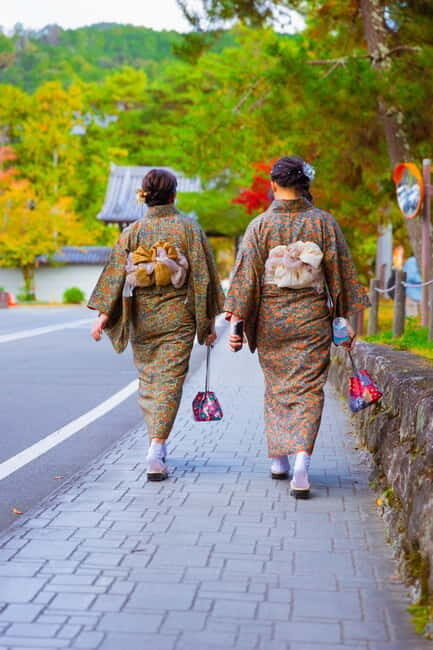 Sacred Pathways: Discover the Philosopher's Path of Kyoto - The guide’s role: turning sights into understanding