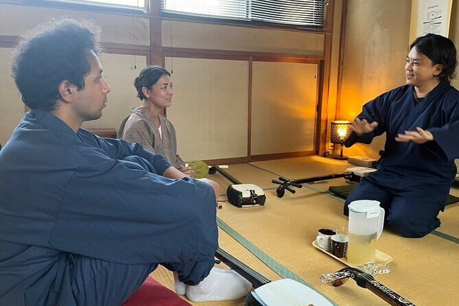 Shamisen Discovery in Kyoto 【Group】 - The dojo details: rental shamisen, left-handed option, and attention that actually helps