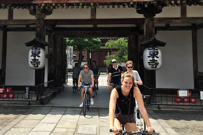 South Kyoto in a Nutshell: Gentle Backstreet Bike Tour! - Pace, crowd control, and how your guide can change your day