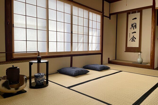 Tea ceremony by the tea master in Kyoto SHIUN AN - Utensils, socks, and the little items that make the lesson click