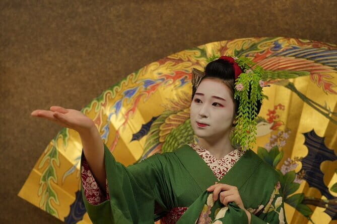 The Art of Geisha: Exclusive Show & Gion Walking Tour - Stop 1 in Gion: where the cultural context actually happens