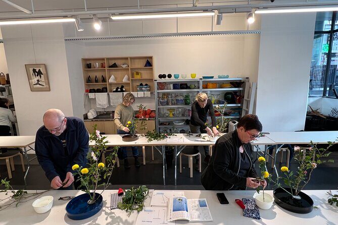 Traditional Japanese Flower Styling Workshop - Ikebana in Kyoto - Picking ikebana styles without special containers
