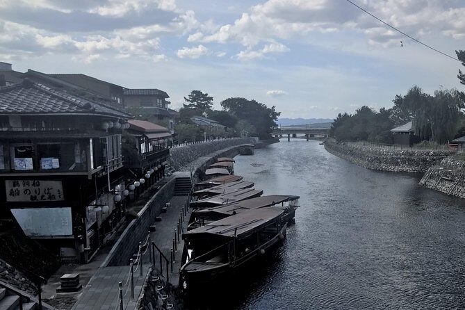Uji: Private immersion into Kyoto's tea and reglious culture - Byodo-in Omotesando tea street: the sensory walk between monuments