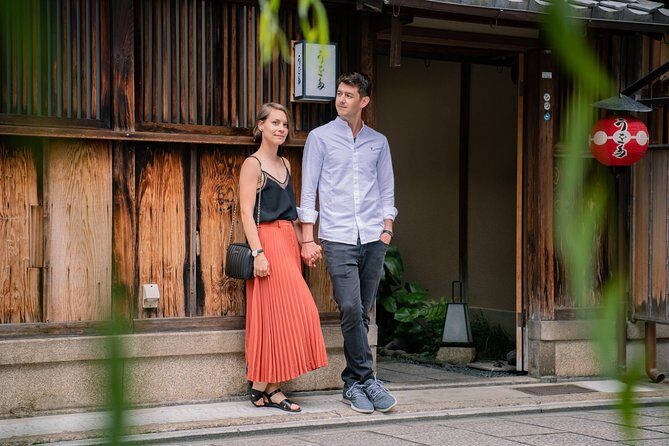 Your Private Vacation Photography Session In Kyoto - Stop 2: 石塀小路 for quiet ryokan-lane portraits