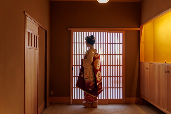 Meet a Geisha in Kyoto: Enjoy Exclusive Geisha Show in Gion - Geisha and Maiko Clarification