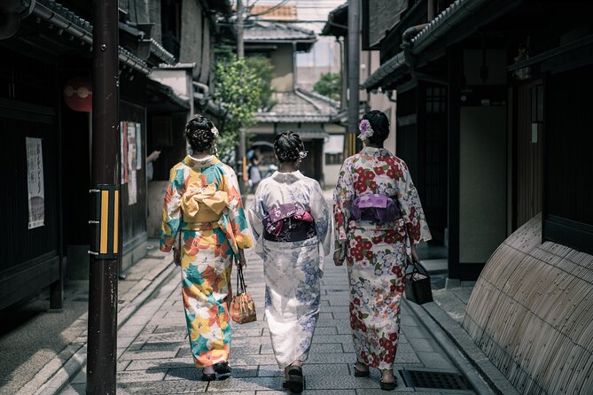 2 Hours Tour in Historic Gion: Geisha Spotting Area Tour - What To Expect