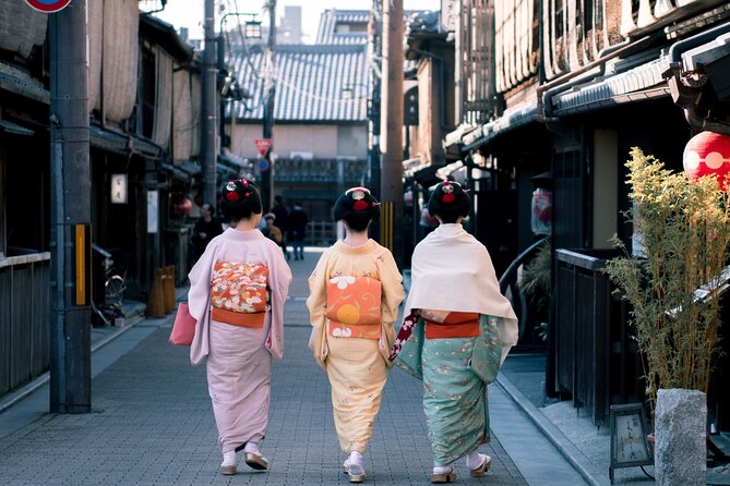 2 Hours Tour in Historic Gion: Geisha Spotting Area Tour - Geisha Spotting Experience