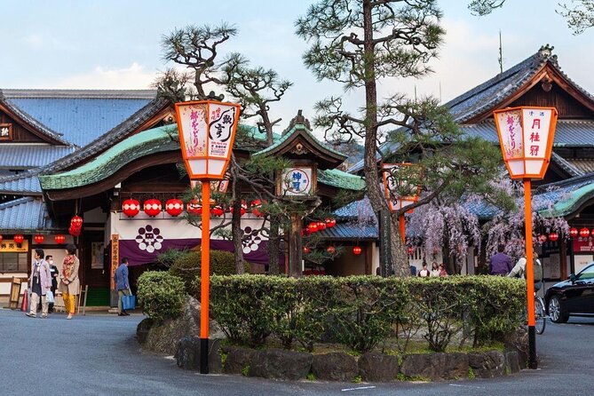 Kyoto Private Night Tour: From Gion District To Old Pontocho, 100% Personalized - Service Details