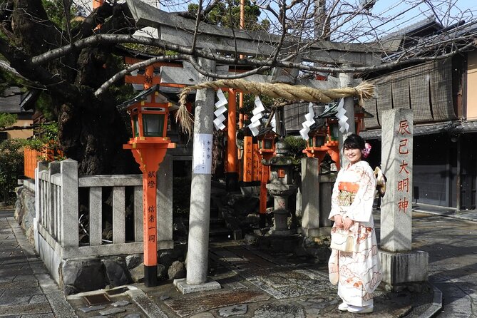 2 Hour Walking Historic Gion Tour in Kyoto Geisha Spotting Area - Whats Included
