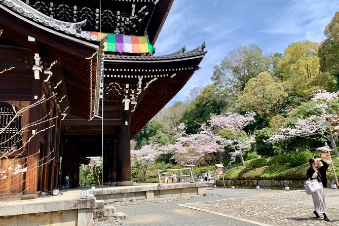 Gion District Walking With an Expert Local Tour Guide in Kyoto - Inclusions